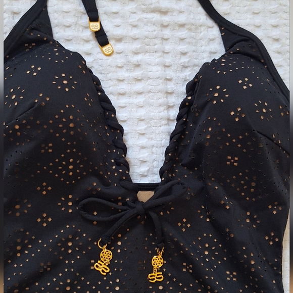 Sunseeker Australia Plunge V-Neckline Eyelet Halter One Piece Swimsuit size 8 - Picture 3 of 6